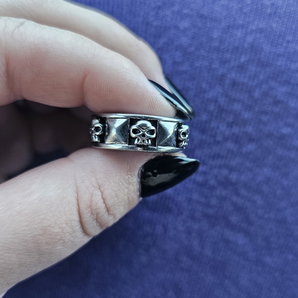 Skull Ring - Picture 6 of 6